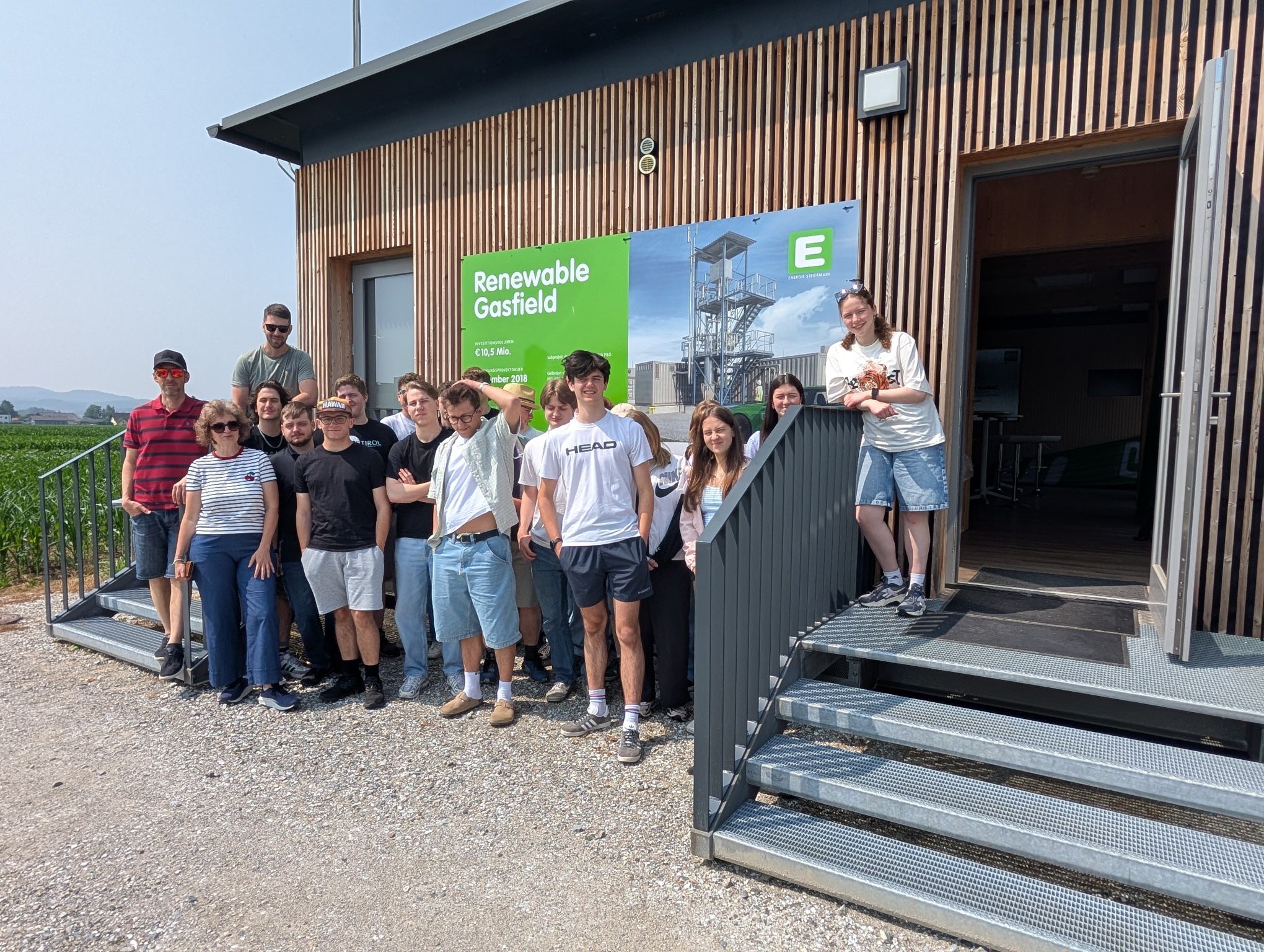 In this picture you see the students from HTL Kramsachs’ chemical engineering programme visiting Styria’s Renewable Gasfield